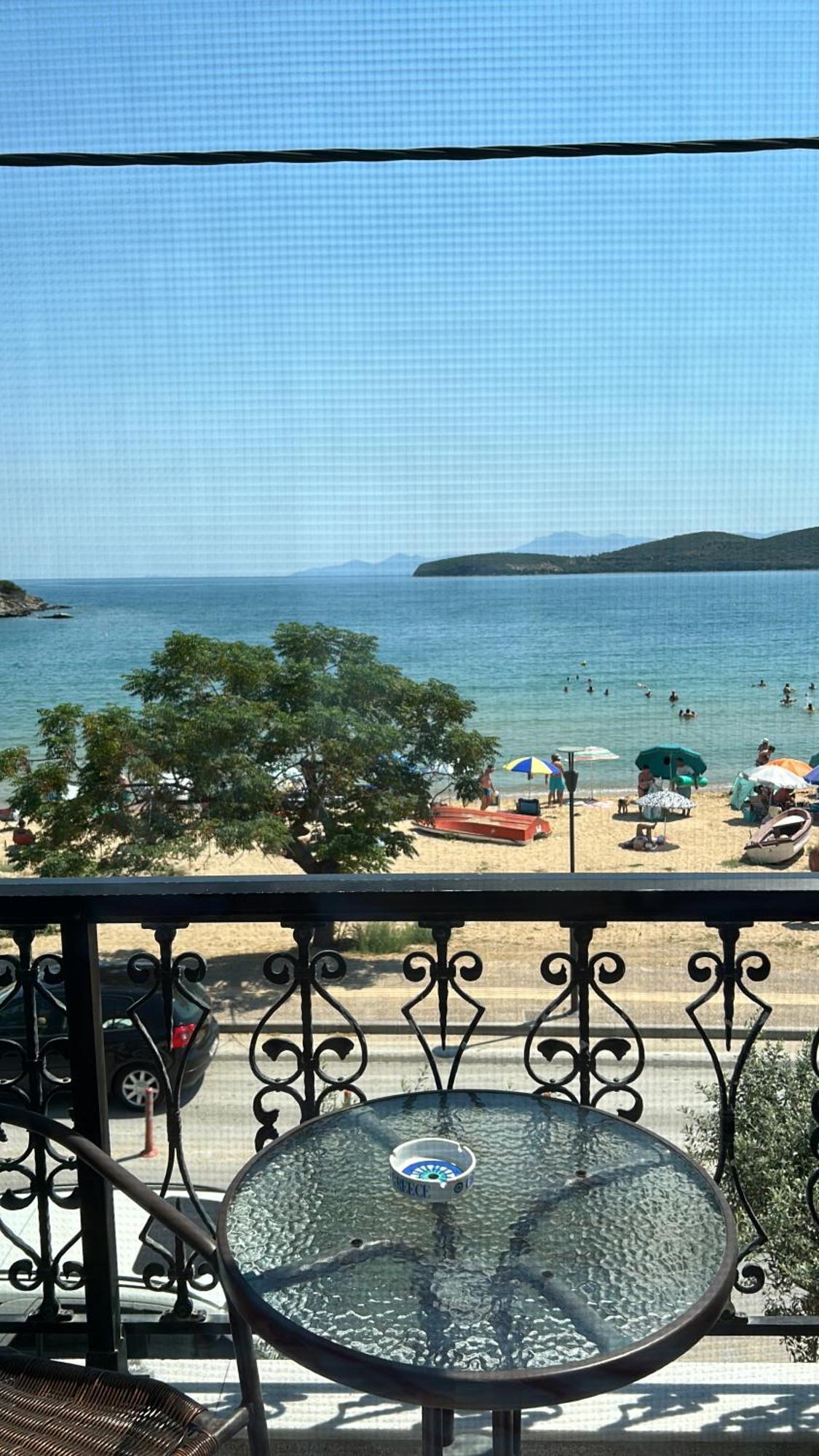 Appartamento E & F Sea View Flat Néa Péramos Esterno foto