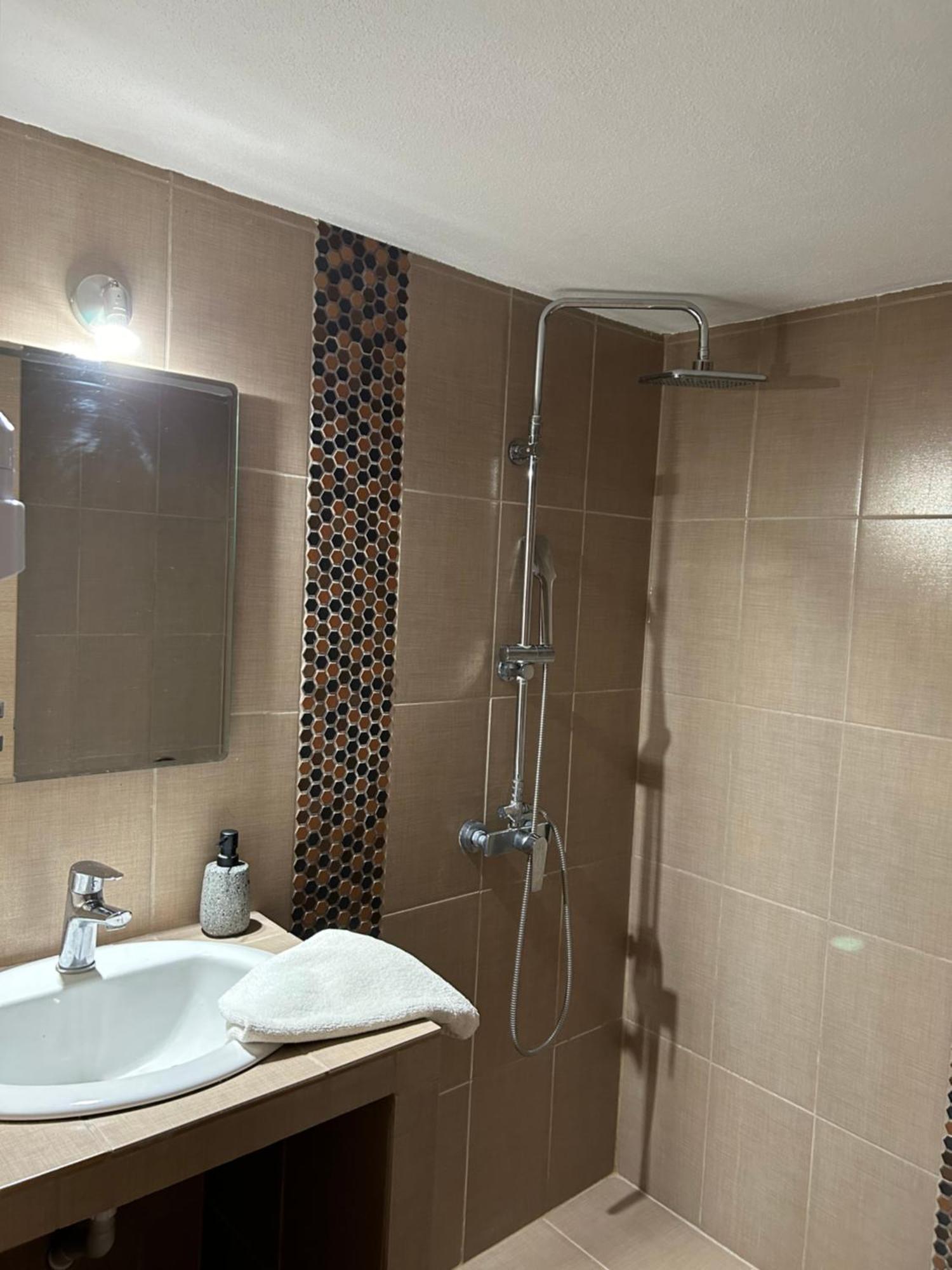 Appartamento E & F Sea View Flat Néa Péramos Esterno foto